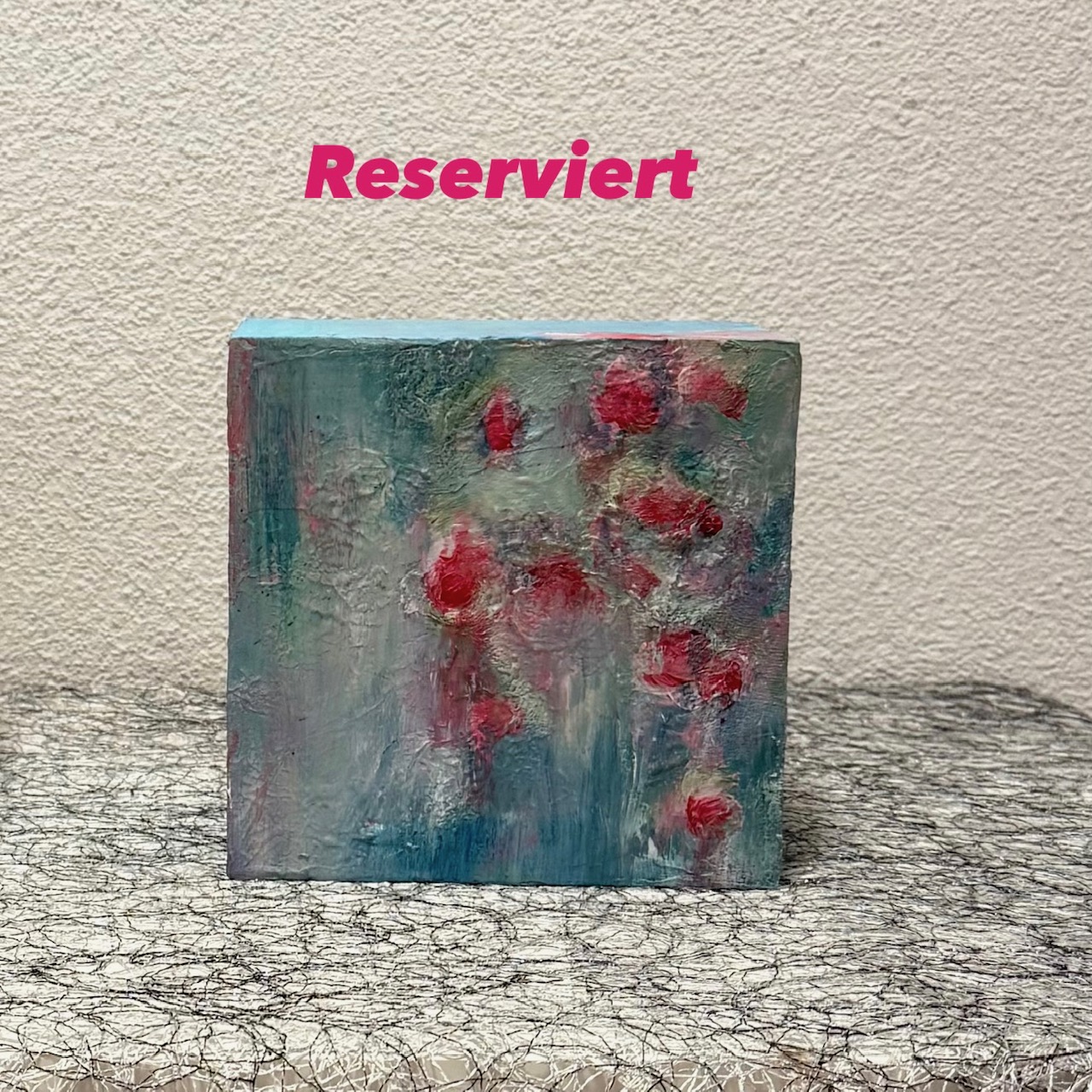 In voller Blüte – Holzbox, 20 x 20 cm, mit Acrylfarben bemalt. Preis: 129 CHF